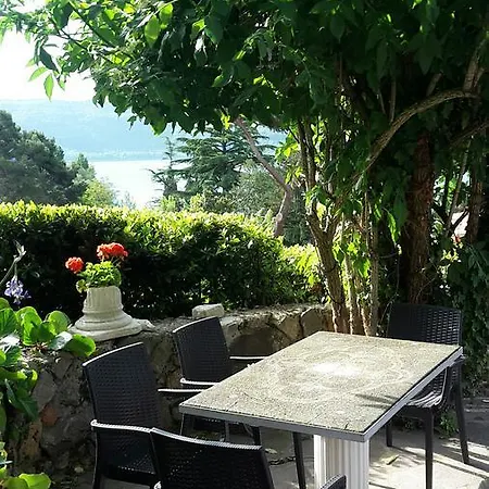 Fiorella Sul Castel Gandolfo